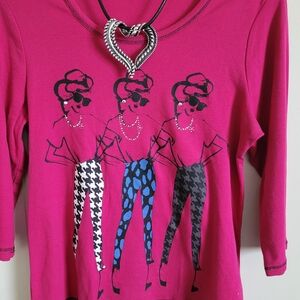 Stylish Fuchsia Graphic Three Quarter Inch Sleeve Top